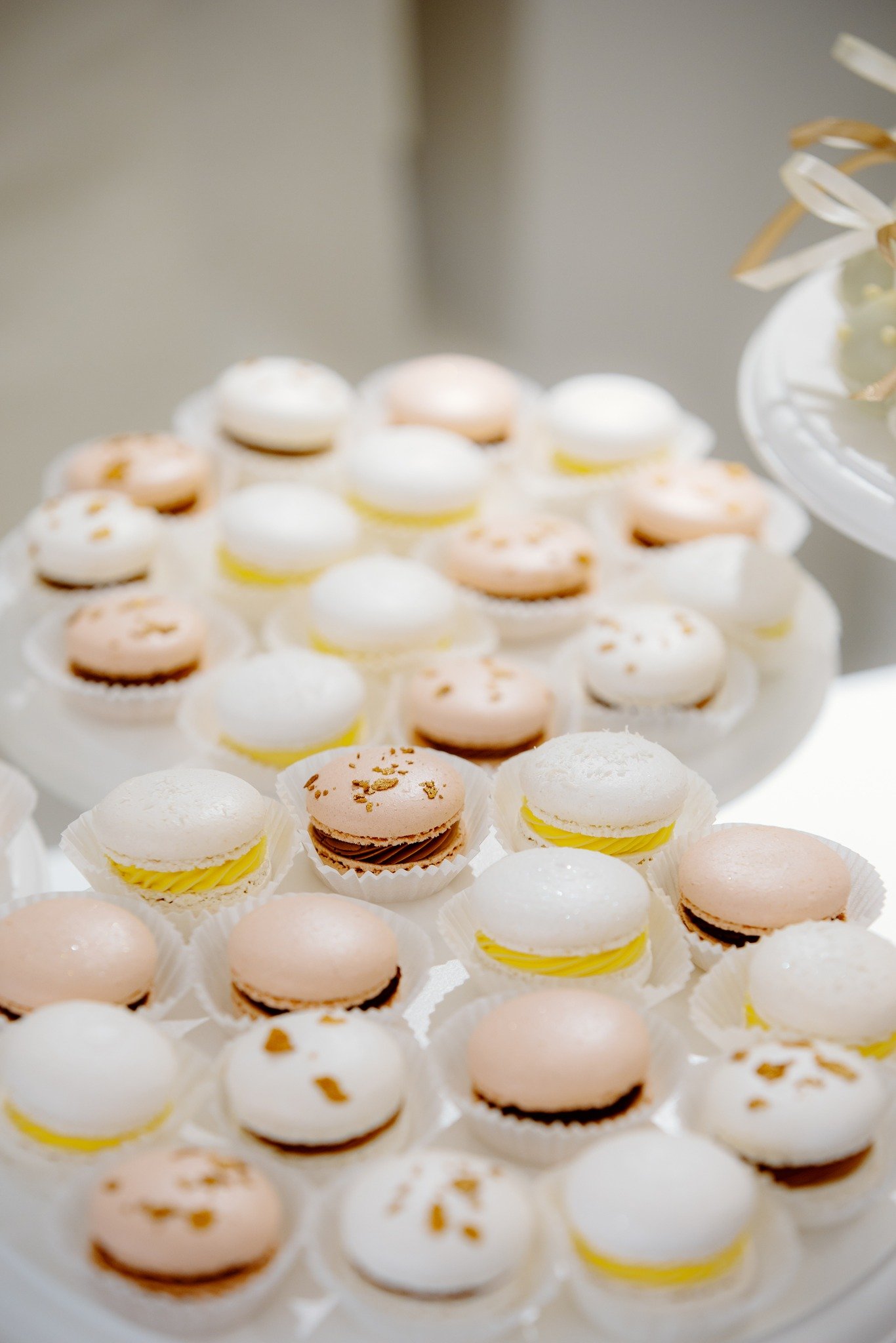 Macarons cu foiță de aur